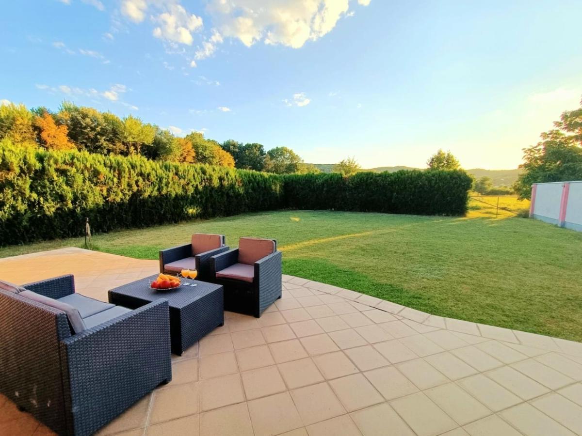 Villa 2 Etagen Mit Grossen Garten Modrica ภายนอก รูปภาพ