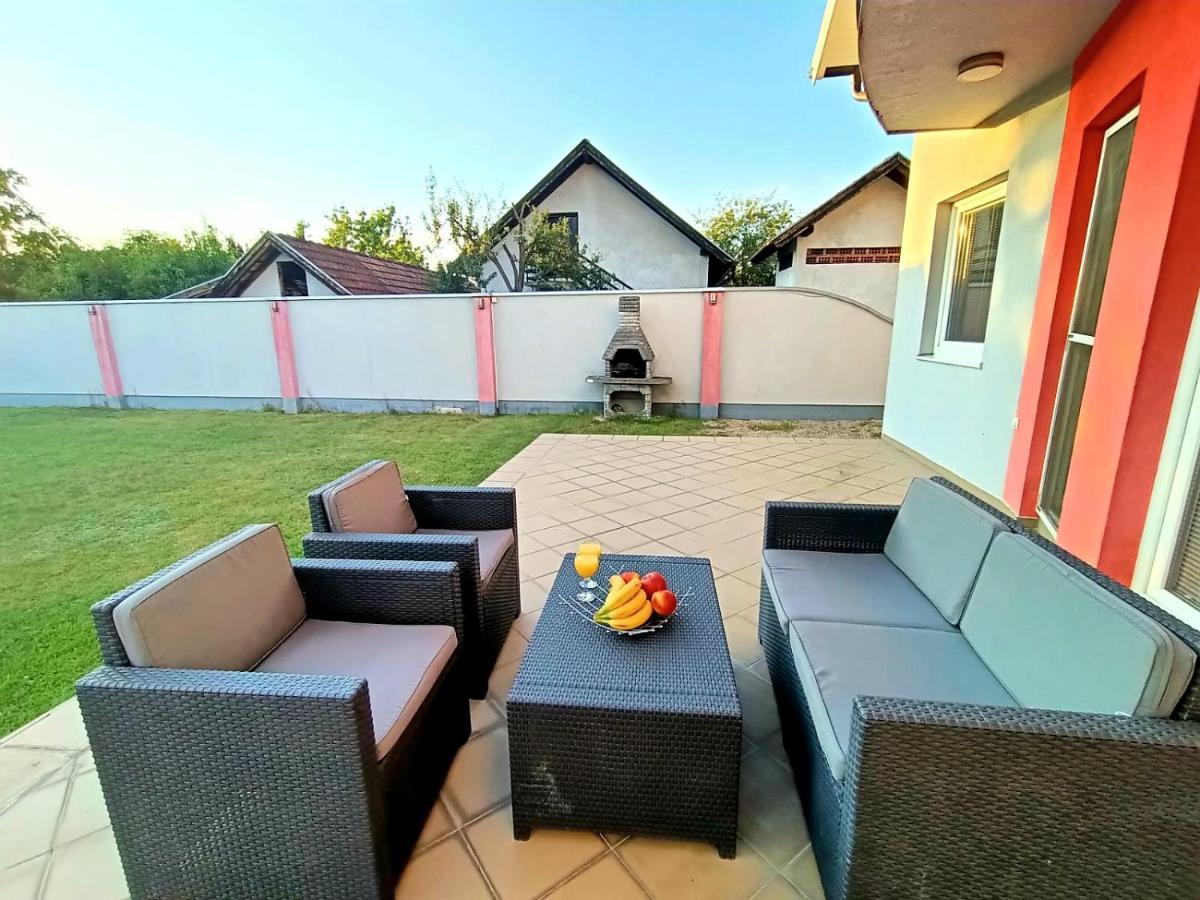 Villa 2 Etagen Mit Grossen Garten Modrica ภายนอก รูปภาพ