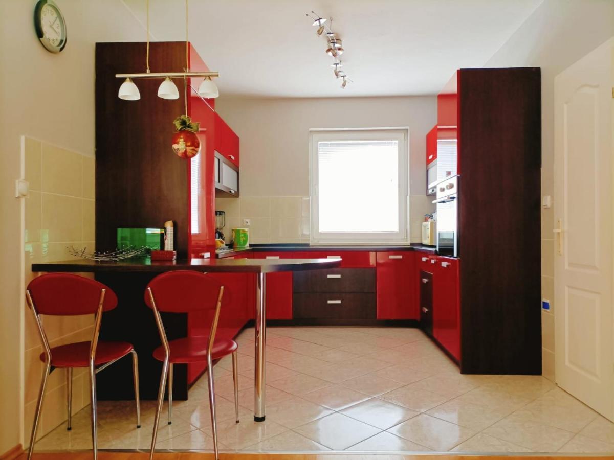 Villa 2 Etagen Mit Grossen Garten Modrica ภายนอก รูปภาพ